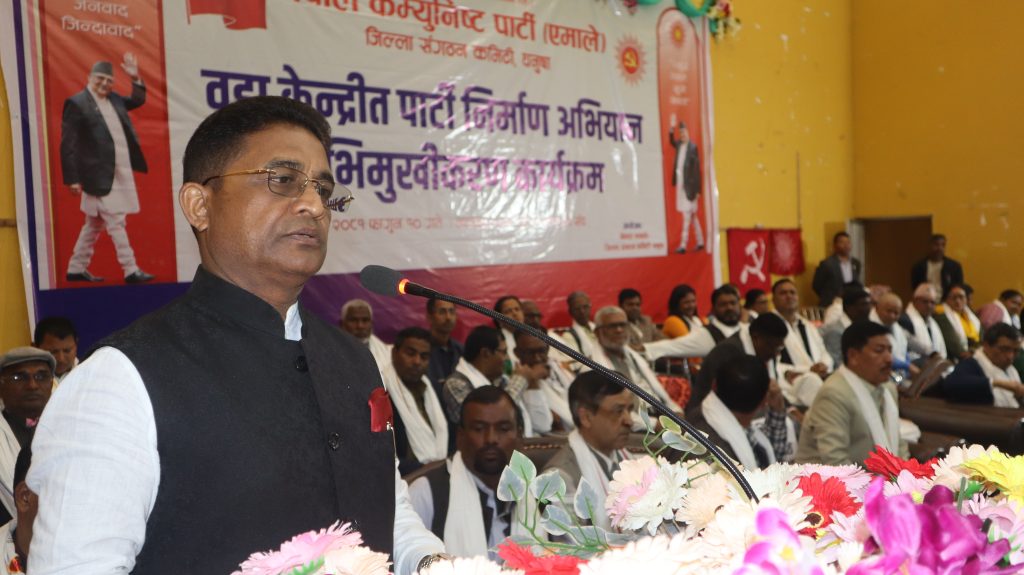 “प्रचण्ड र माधव विदेशी इसारामा, एमाले जनताको चाहनामा : रघुवीर महासेठ”