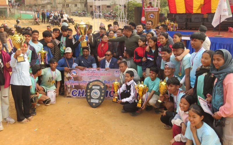 मन्थली नगरपालिकाले जित्यो १२औँ राष्ट्रपति रनिङ सिल्ड उपाधि