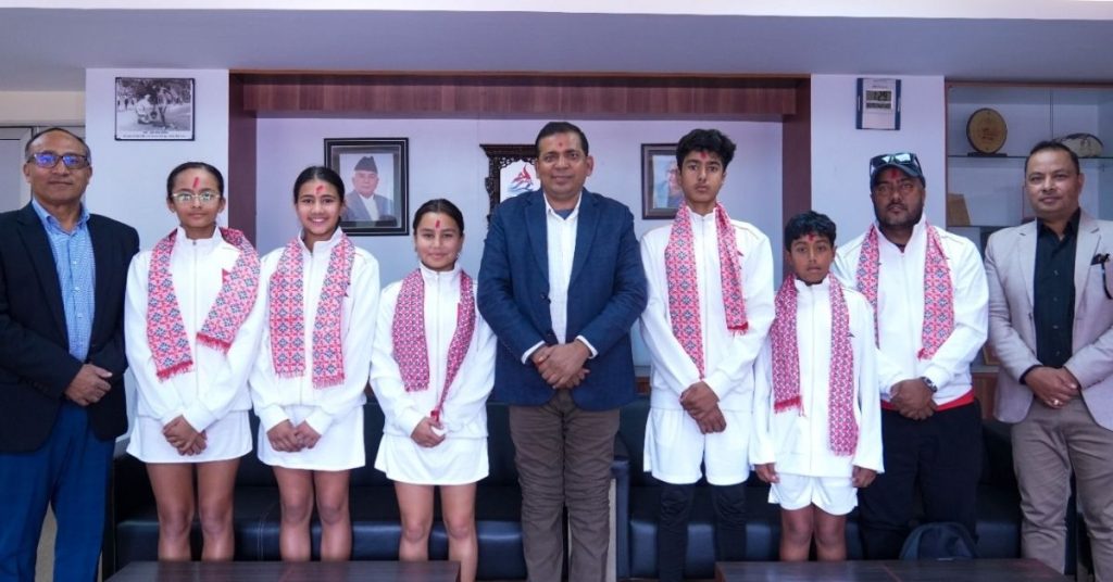 टेनिस टोली भियतनाम जाने